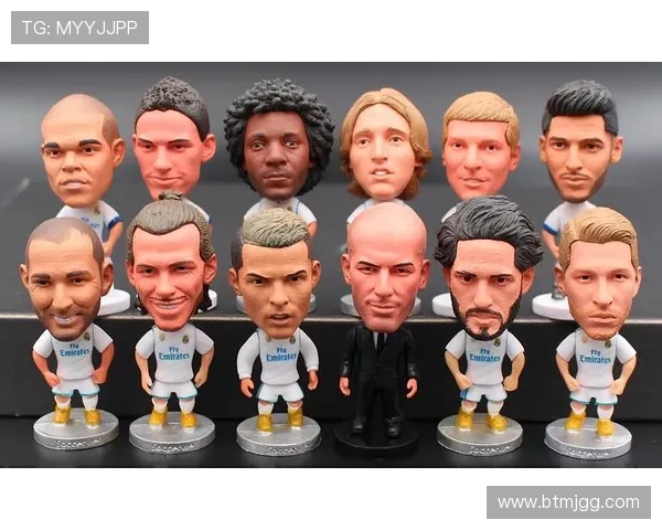 罗马足球明星手办精美展示尽显球场风采与魅力